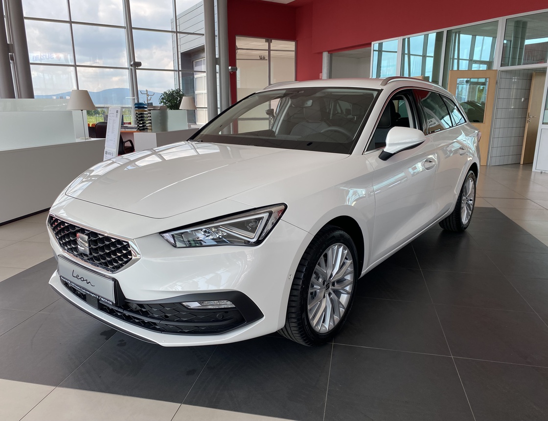 Leon Kombi 1.5 TSI DSG Xcellence mHEV 110KW/150LE/5t – Cukorfehér