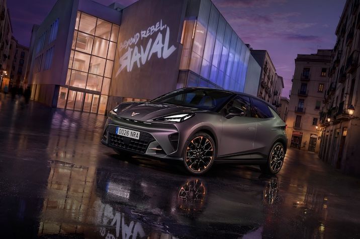 Lehull a lepel a CUPRA Ravalról: a formabontó elektromos modell nem ismer határokat, ha a városi stílusról van szó