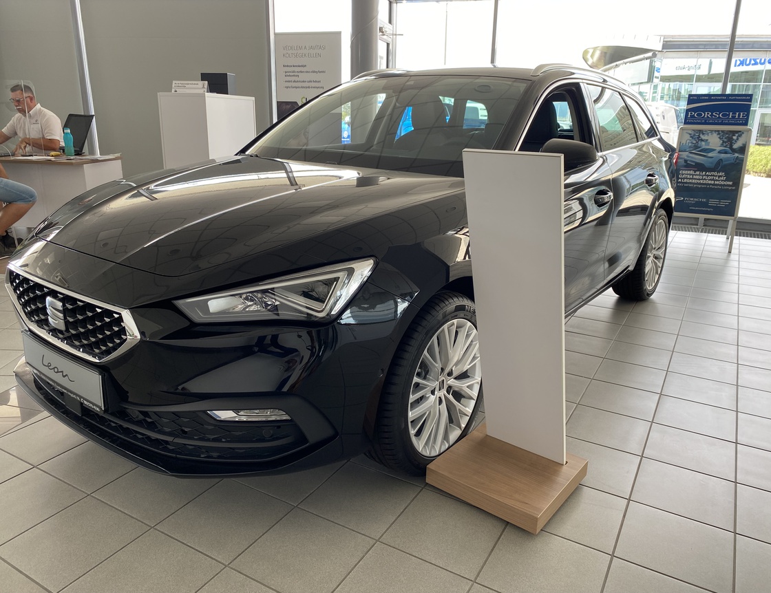 Leon Kombi 1.5 TSI Xcellence 110KW/150LE/5t – Midnight fekete metál