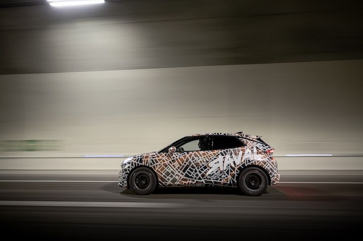 A CUPRA lerántja a leplet a közelgő elektromos városi kompakt modellje, a CUPRA Raval igazi egyéniségéről egy exkluzív, előszériás tesztvezetésen